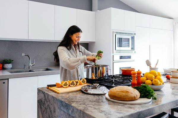 What are the top features to look for in ergonomic kitchen cabinet handles?