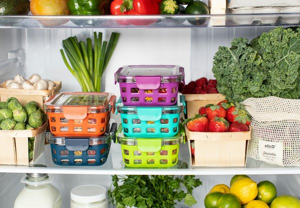 How can a well-organized pantry with labeled containers aid in maintaining a healthy diet?